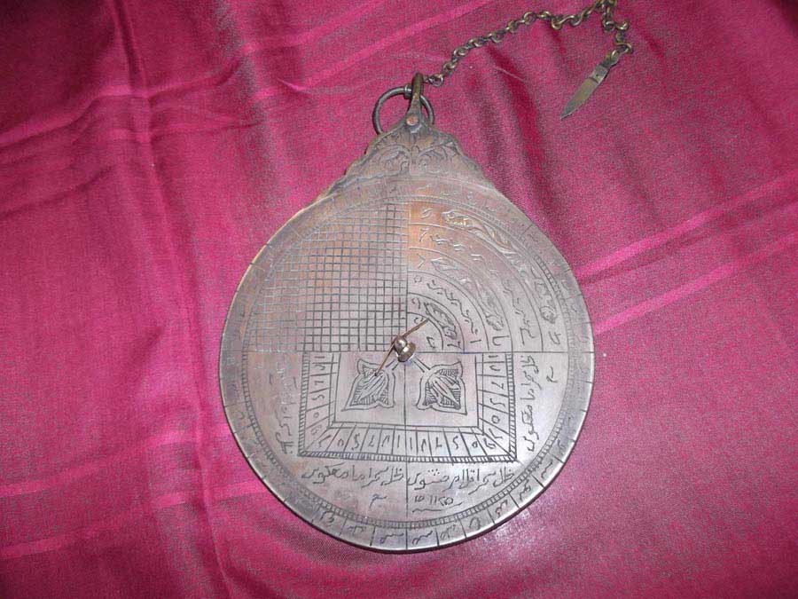 Astrolabio arabo